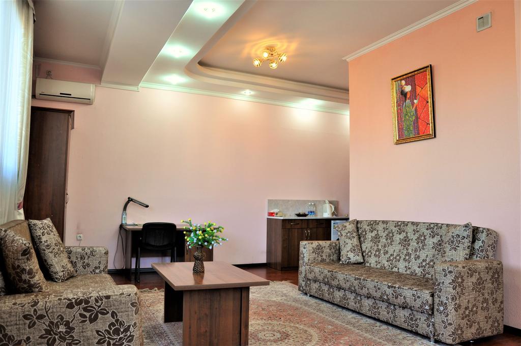 Bishkek Villa Hotel Exteriör bild