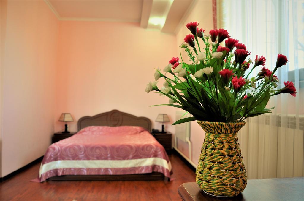 Bishkek Villa Hotel Exteriör bild